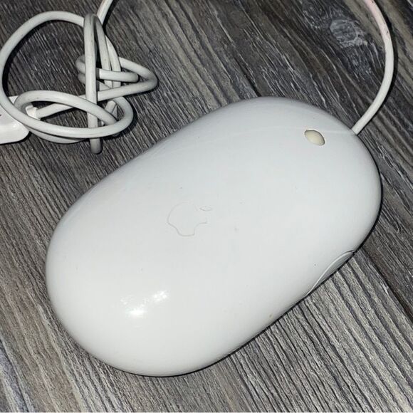 Apple Wired Mighty Mouse Model No. A1152 - Picture 4 of 10